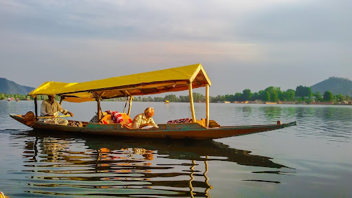 A Planned Journey from Kolkata to Kashmir with IRCTC Tourism